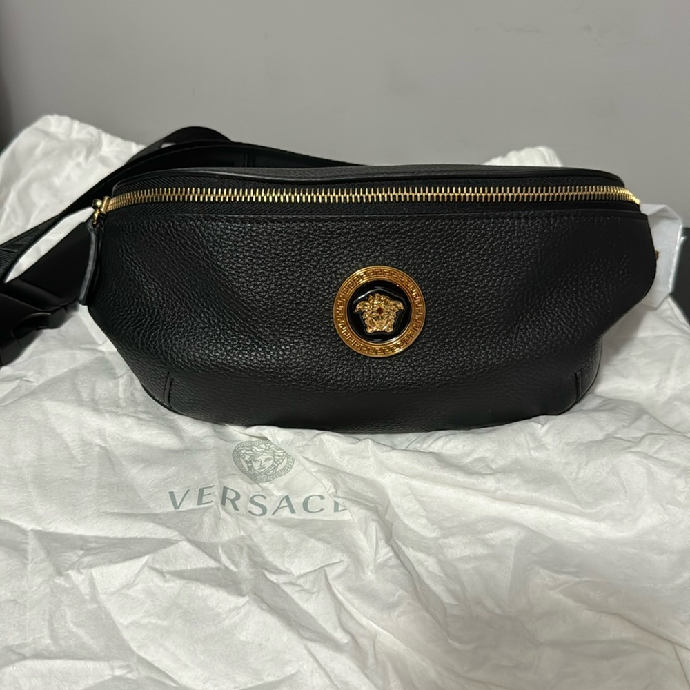 VERSACE - New never used
Medusa Belt Bag